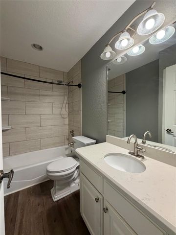 104 Mimosa Street, Lake Jackson, TX 77566