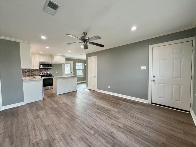 104 Mimosa Street, Lake Jackson, TX 77566