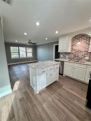 104 Mimosa Street, Lake Jackson, TX 77566