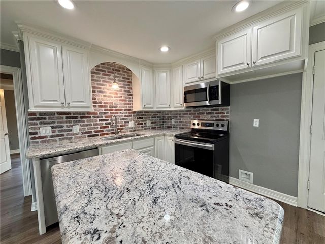 104 Mimosa Street, Lake Jackson, TX 77566