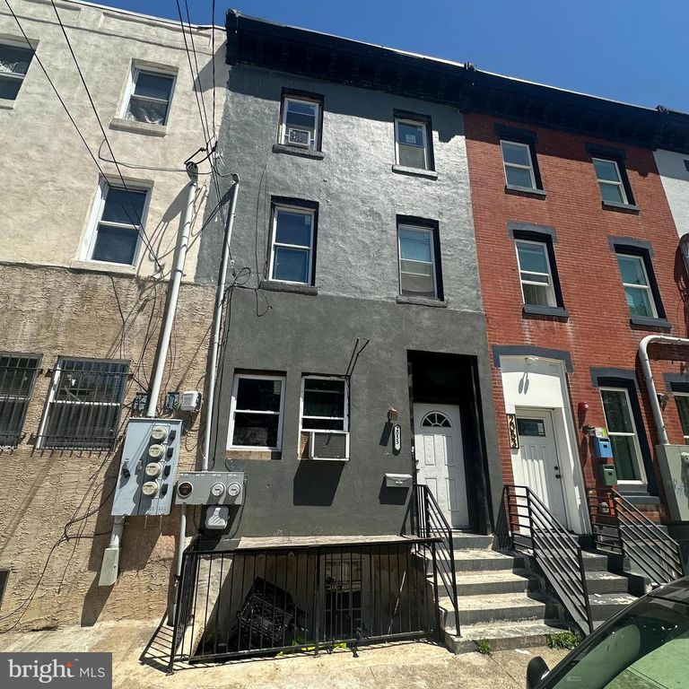 2055 W OXFORD STREET, Philadelphia, PA 19121