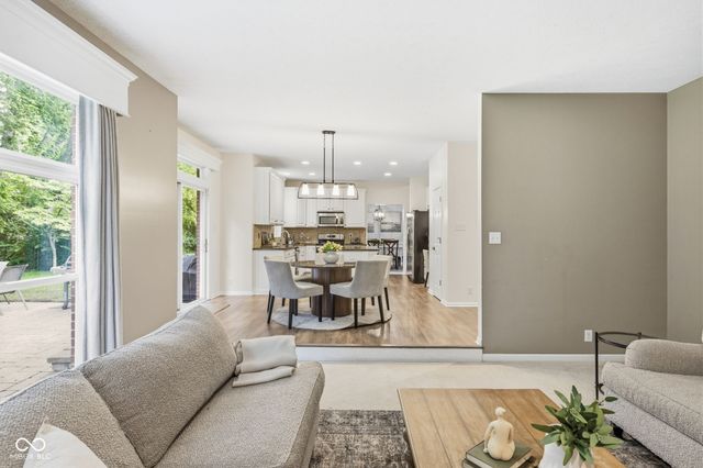 1268 Sullivans Ridge, Zionsville, IN 46077