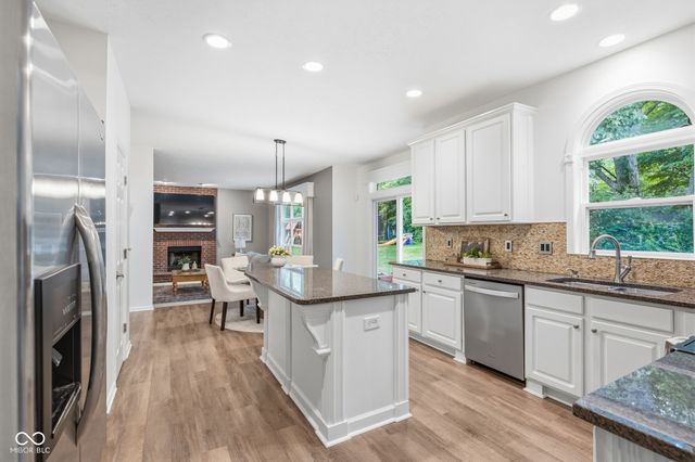 1268 Sullivans Ridge, Zionsville, IN 46077