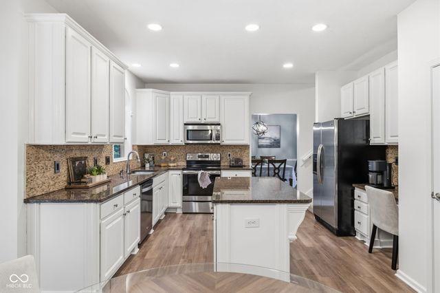1268 Sullivans Ridge, Zionsville, IN 46077