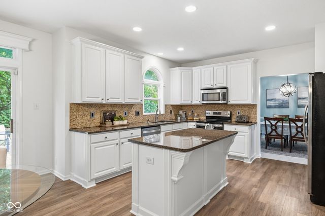 1268 Sullivans Ridge, Zionsville, IN 46077