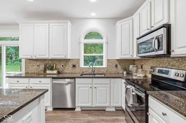 1268 Sullivans Ridge, Zionsville, IN 46077