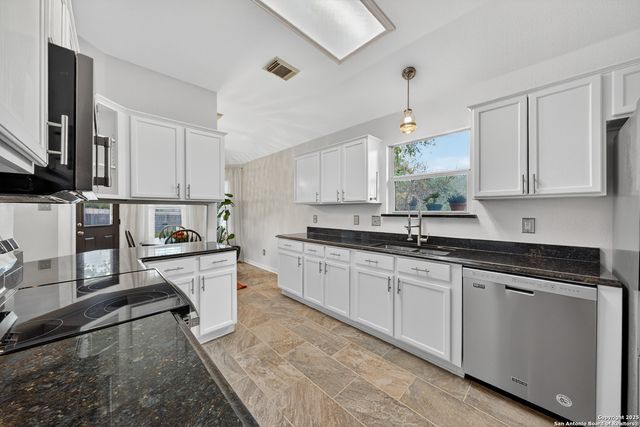 51 Edgecreek, San Antonio, TX 78254