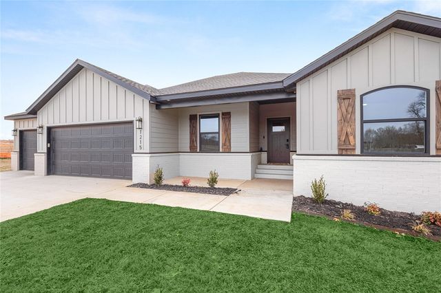 1215 John Renfroe Road, Pea Ridge, AR 72751