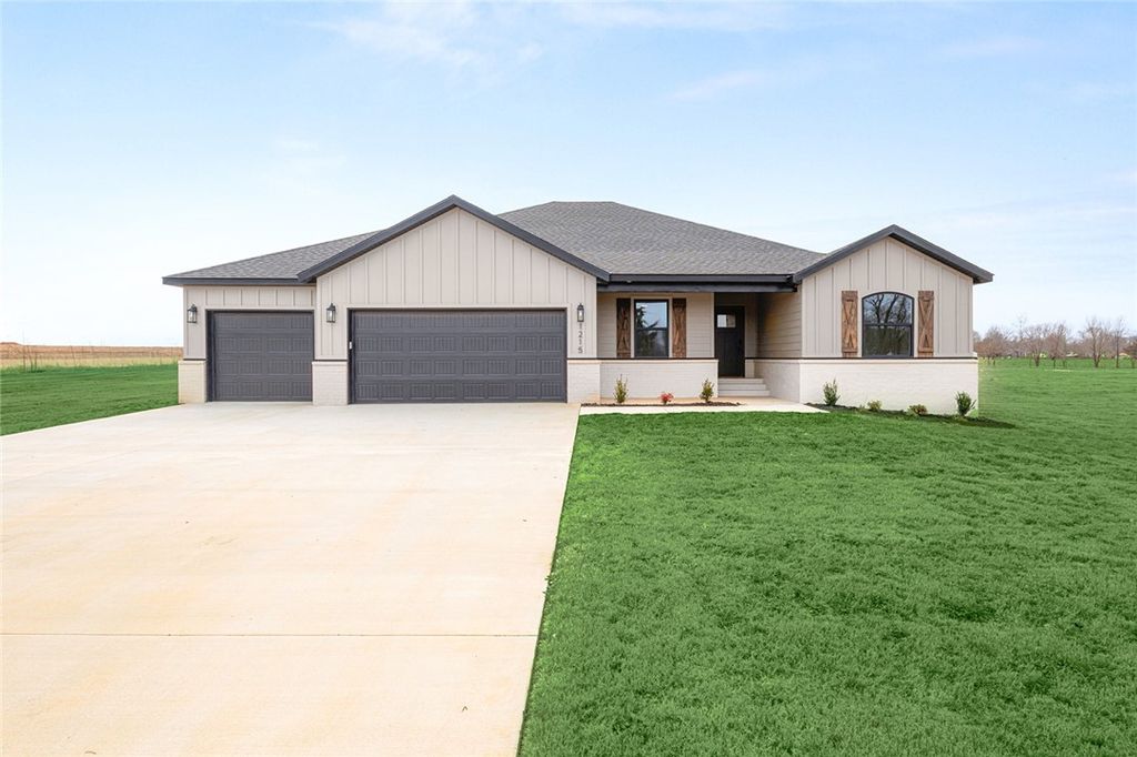 1215 John Renfroe Road, Pea Ridge, AR 72751