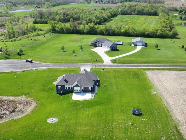 28516 Blue Crane COURT, Waterford, WI 53185