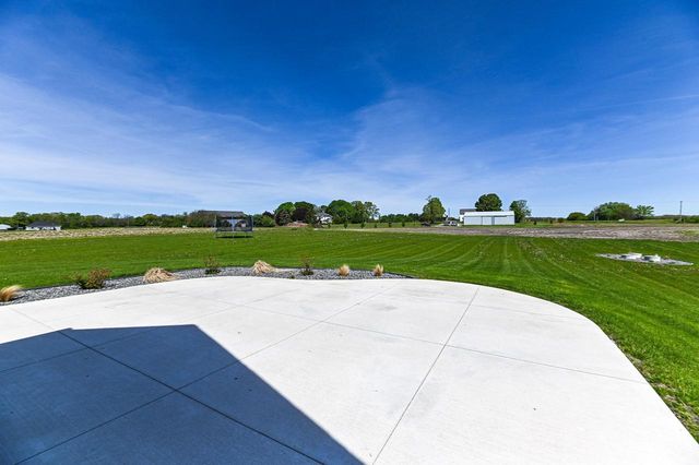 28516 Blue Crane COURT, Waterford, WI 53185