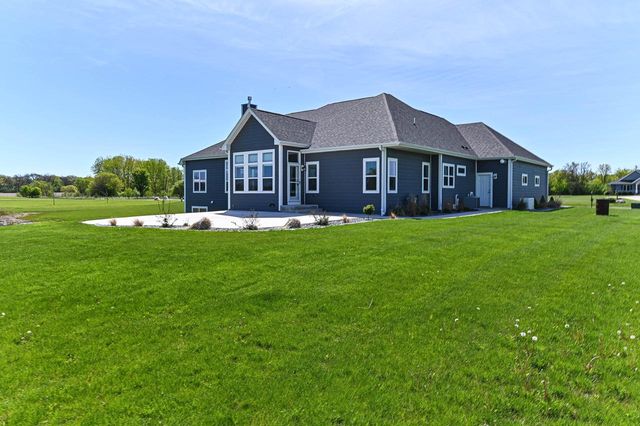 28516 Blue Crane COURT, Waterford, WI 53185