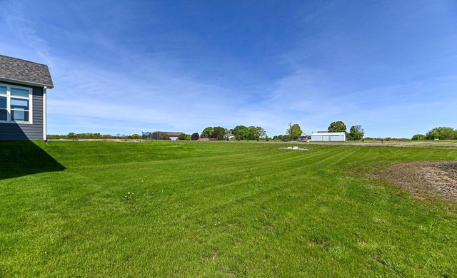 28516 Blue Crane COURT, Waterford, WI 53185