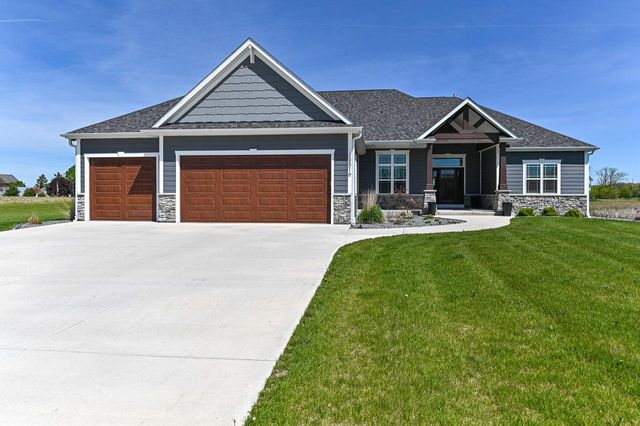 28516 Blue Crane COURT, Waterford, WI 53185