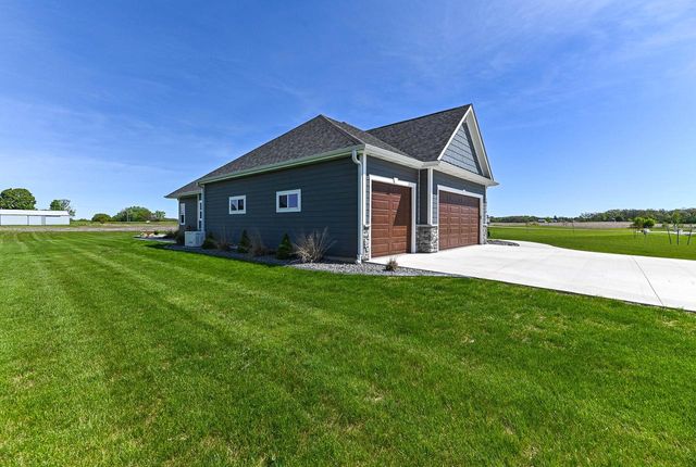 28516 Blue Crane COURT, Waterford, WI 53185