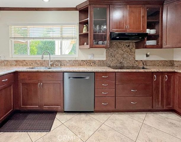 10700 Meadow Glen Way, Escondido, CA 92026