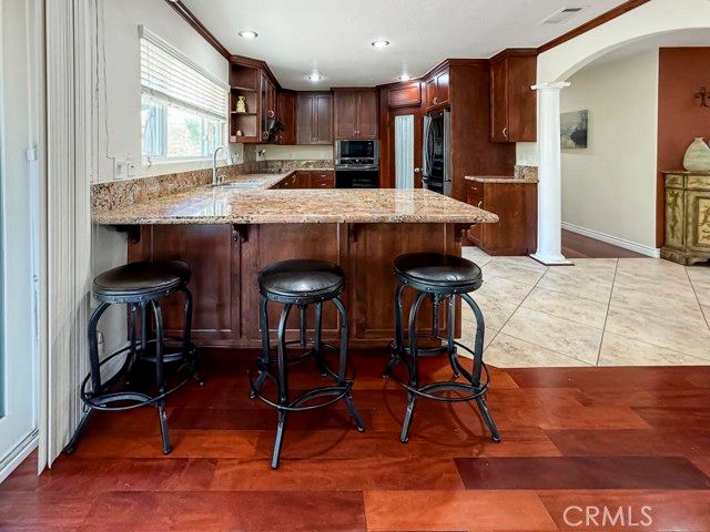 10700 Meadow Glen Way, Escondido, CA 92026