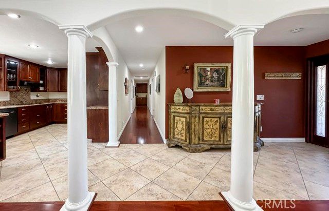 10700 Meadow Glen Way, Escondido, CA 92026