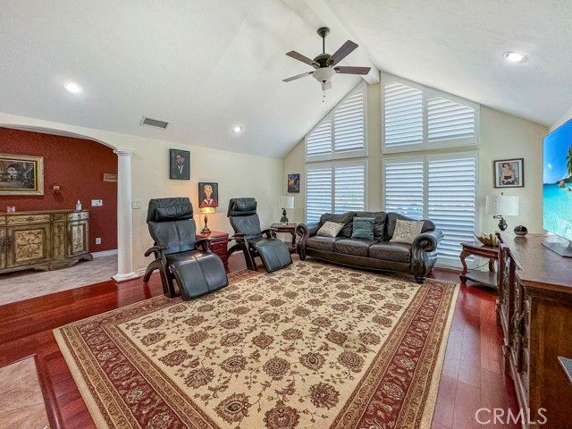 10700 Meadow Glen Way, Escondido, CA 92026