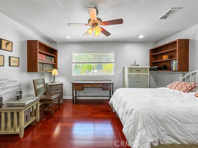 10700 Meadow Glen Way, Escondido, CA 92026