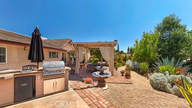 10700 Meadow Glen Way, Escondido, CA 92026