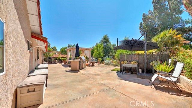 10700 Meadow Glen Way, Escondido, CA 92026