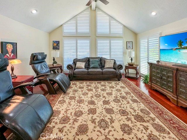 10700 Meadow Glen Way, Escondido, CA 92026