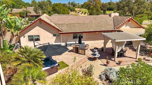 10700 Meadow Glen Way, Escondido, CA 92026