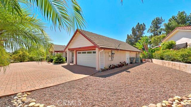 10700 Meadow Glen Way, Escondido, CA 92026