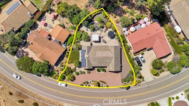 10700 Meadow Glen Way, Escondido, CA 92026