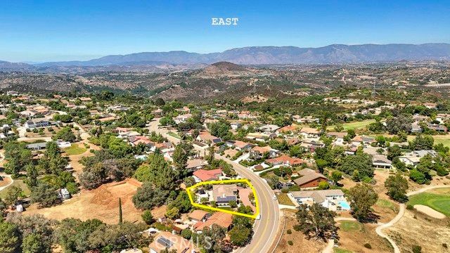 10700 Meadow Glen Way, Escondido, CA 92026