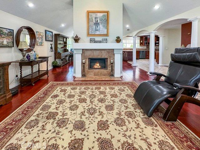 10700 Meadow Glen Way, Escondido, CA 92026