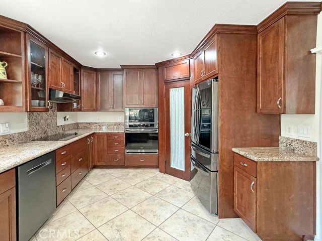 10700 Meadow Glen Way, Escondido, CA 92026