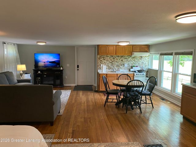 10810 Petrieville Highway, Eaton Rapids, MI 48827