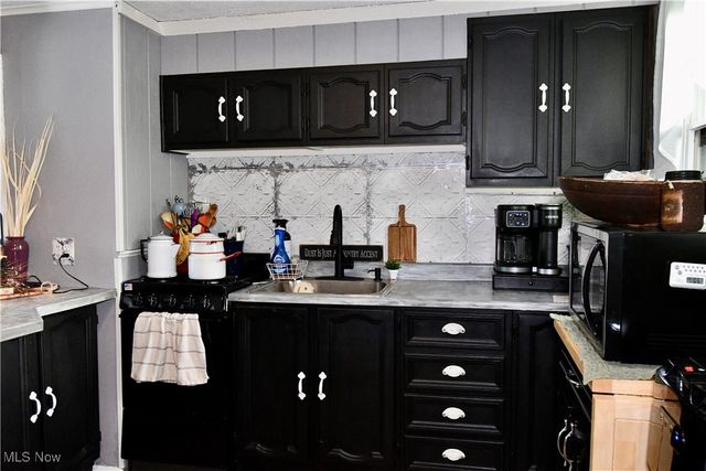 1511 Lake Front Drive, Salem, OH 44460