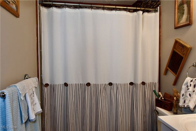 1511 Lake Front Drive, Salem, OH 44460