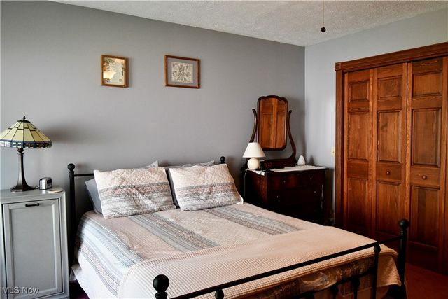 1511 Lake Front Drive, Salem, OH 44460