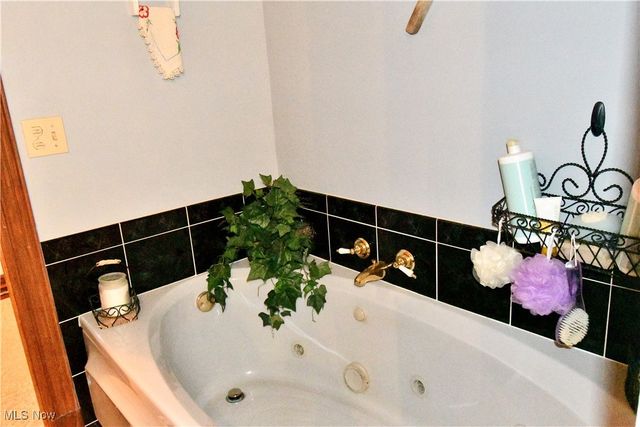 1511 Lake Front Drive, Salem, OH 44460