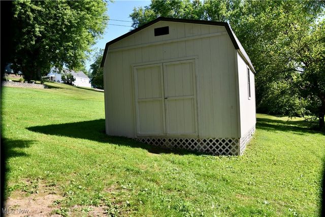 1511 Lake Front Drive, Salem, OH 44460