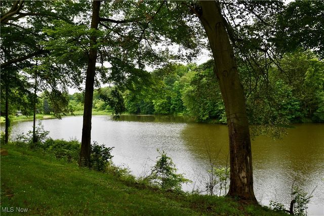 1511 Lake Front Drive, Salem, OH 44460