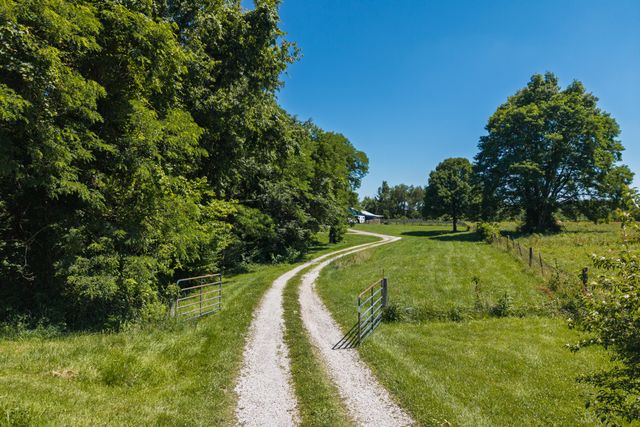 3942 Petersburg Road, Burlington, KY 41005