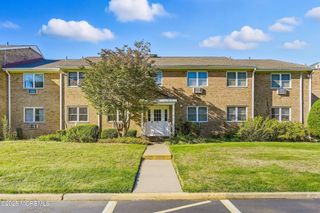 40 Manchester Court, E, Freehold, NJ 07728