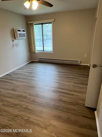 142 Cross Slope Court E, Manalapan, NJ 07726