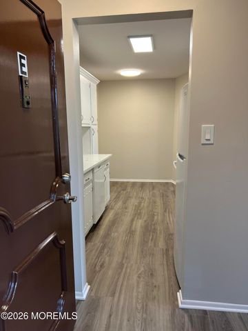 142 Cross Slope Court E, Manalapan, NJ 07726