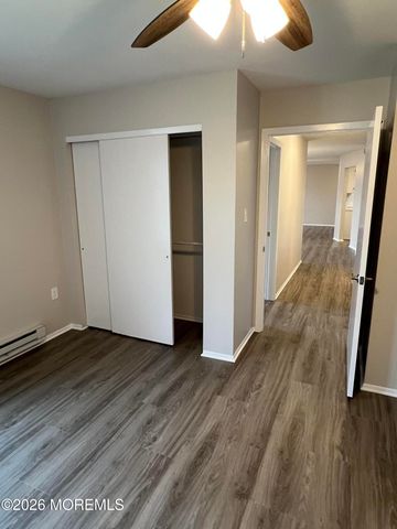 142 Cross Slope Court E, Manalapan, NJ 07726