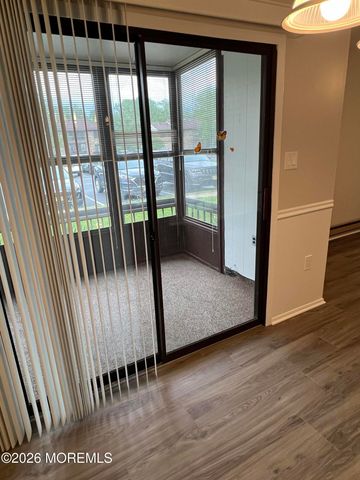 142 Cross Slope Court E, Manalapan, NJ 07726