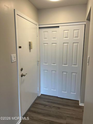 142 Cross Slope Court E, Manalapan, NJ 07726