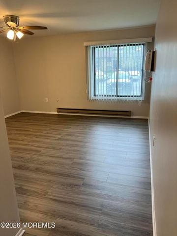 142 Cross Slope Court E, Manalapan, NJ 07726