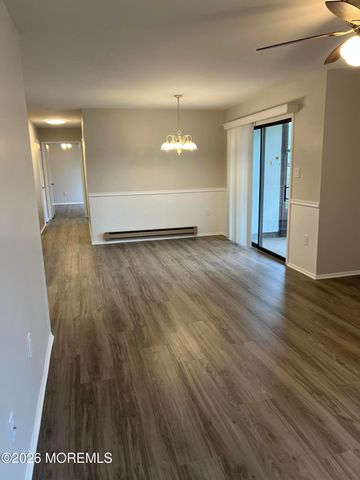 142 Cross Slope Court E, Manalapan, NJ 07726