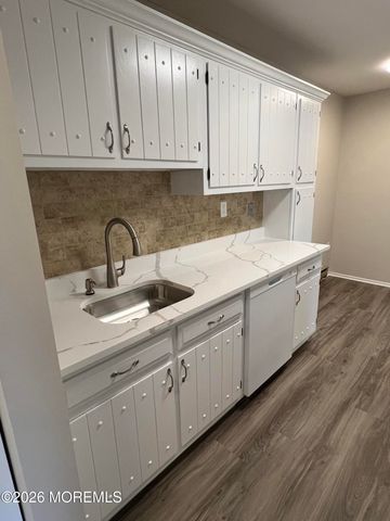 142 Cross Slope Court E, Manalapan, NJ 07726